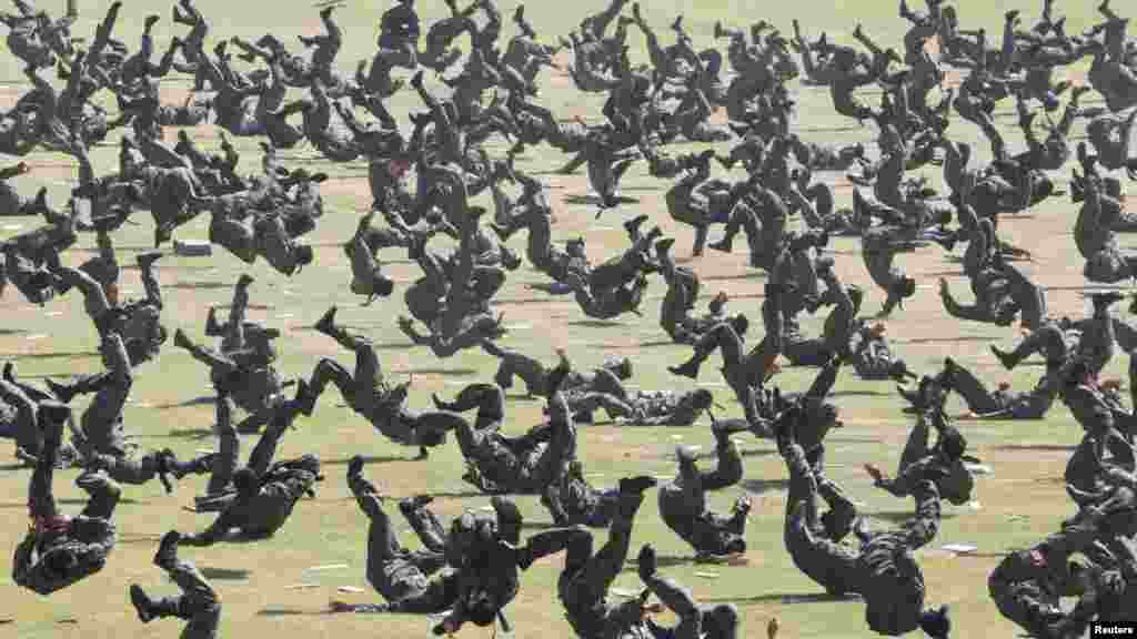 South Korean soldiers give a demonstration on the eve of the Armed Forces Day anniversary at Gyeryong military headquarters on September 25. (REUTERS/Lee Jae-Won)