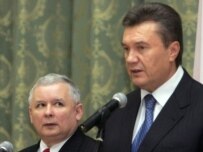 Ukrainian Minister Viktor Yanukovych (right) and his Polish counterpart, Jaroslaw Kaczynski (epa)