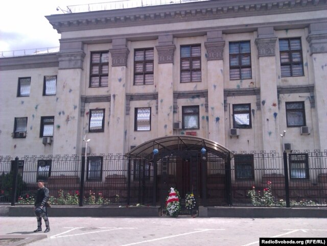 Біля посольства Росії у Києві, 21 червня