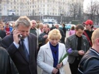 Milinkevich (left) at the April 26 rally in Minsk (RFE/RL)