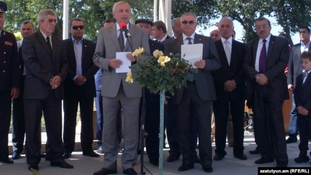 Armenia -- Russia's Ambassadror to Armenia Vyacheslav Kovalenko (C) addresses the press in Gyumri, 1Sep2011.