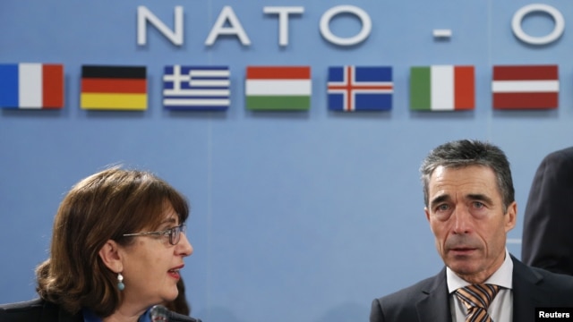 Georgian Foreign Minister Maia Panjikidze (left) and NATO Secretary-General Anders Fogh Rasmussen in Brussels