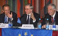 PACE head Van der Linden (center) on May 29 with Russia's Sergei Lavrov (left) and Boris Gryzlov (epa)