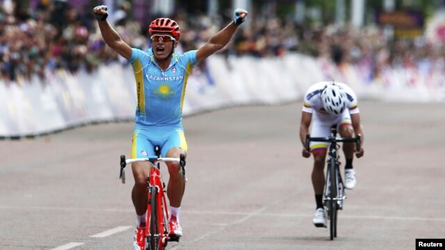 Kazakhstan's Aleksandr Vinokurov celebrates as he crossing the finish line in London to win the men's cycling road race at the London 2012 Olympic Games on July 28.