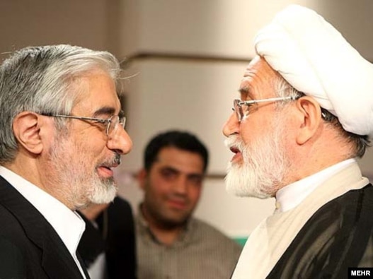 مهدی کروبی و میرحسین موسوی پس از مناظره انتخاباتی 