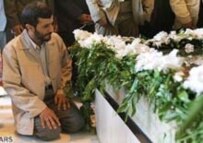 Ahmadinejad prays at the tomb of Ayatollah Khomeini shortly after being elected president (official site)
