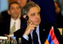 Vartan Oskanian (file photo) (epa)