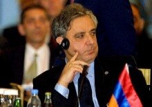 Armenia -- Oskanian, Vartan (Foreign Minister), 26.06 x