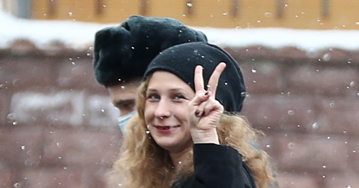 Two Jailed Members Of Pussy Riot Group Begin Hunger Strike