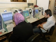 Iran -- An Iranian couple in an Internet cafe in Tehran, May2004