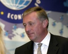 Czech Republic -- Prime Minister Mirek Topolanek, speaking at RFE/RL Prague on 23Oct2006