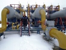 Russia -- Gas-compressor station, Mostransgaz company's facility at the cross-country gas pipeline near Kursk, 30Dec2005