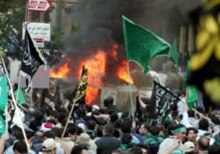 Lebanon – Danish cartoons / Anti-Western sentiment – Demonstrators burn a police car in front of the Danish consulate in Beirut, Lebanon, 5 February 2006. (Size: 155x220.) Source: EPA.