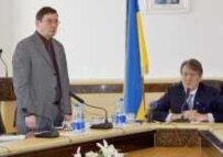 Yuriy Lutsenko (standing) has been a key ally of President Yushchenko (file photo) (AFP)