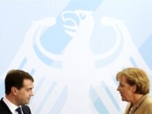 Germany -- Chancellor Angela Merkel and Russian President Dmitry Medvedev at a a joint press conference in Berlin, 05Jun2008