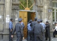 Police raiding the Baku headquarters in May (RFE/RL)