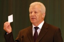 Ukraine/Elections - Oleksandr Moroz, head of the center-left Socialist Party at a party meeting, Kyiv, 2004