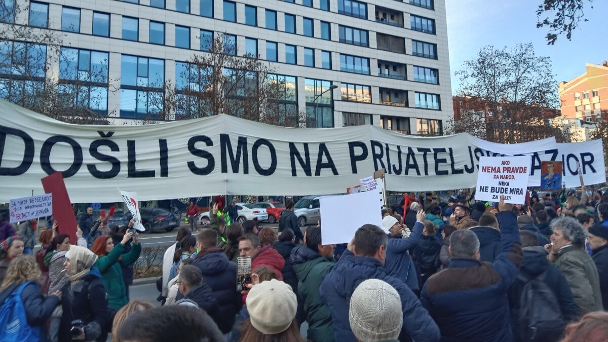 Protest Studenata U Blokadi Ispred Bezbednosno Informativne Agencije U