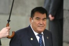 Russia -- Turkmen President Saparmurat Niyazov in Moscow, 9 May 2005