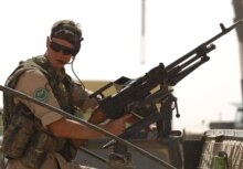 Afghanistan - A Dutch soldier guards in Tarin Kot, Kandahar province, 06Sep2006