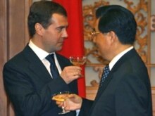 China - Chinese President Hu Jintao (R) and new Russian President Dmitry Medvedev toast after a signing ceremony at the Great Hall of the People in Beijing, 23May2008