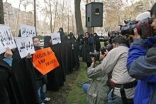 Iran -- Journalists covering a pro-nuclear demonstration outside the UN mission in Tehran, 27Dec2006