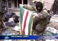 A Russian soldier holds a Chechen flag (file photo) (AFP)