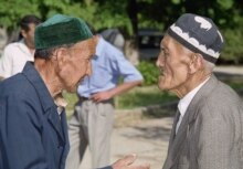 Ukraine – Minorities / history – Crimean Tatars at a rally in Simferopol to mark the 61st anniversary of their deportation to Central Asia by Stalin, 18 May 2005. (Size: 660x465)