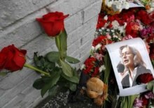 Russia -- flowers outside home of Anna Politkovskaya, 8oct2006 (660x465)