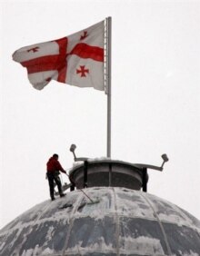 Georgia -- flag over presidential building in Tbilisi (06jan2008)