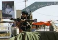 An Al-Sadr fighter in Al-Najaf in August 2004 (AFP)