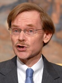U.S. - Robert Zoellick speaks after U.S. introduced him as his choice to be the next World Bank president at the White House in Washington D.C., 30May2007