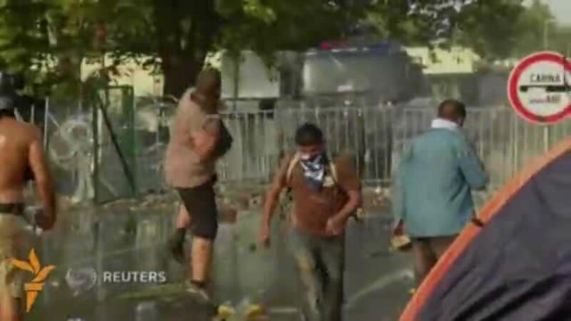 Венгрия полицияси қочқинларга қарши кўздан ёш сиздирувчи газ ва сув пуркагичларни қўллади