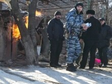 Chechnya -- Special forces soldiers and police officers work at the house destroyed during the special operation in Grozny, 15Jan2008