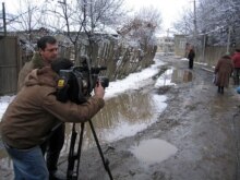 Georgia -- Georgian and Ossetian TV journalists work in Tskhinali, 21Dec2006