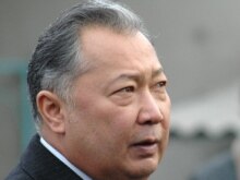 Kyrgyzstan -- President Kurmanbek Bakiev outside a polling station in Bishkek, 16Dec2007