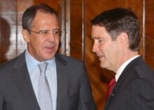 Russia -- Russian Foreign Minister Sergei Lavrov (L) welcomes the US Senate Majority leader William Frist in Moscow, 10 Apr. 2006