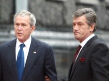 Ukraine -- President Viktor Yushchenko with his US counterpart George W. Bush in Kyiv, 01Apr2008