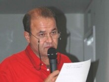 U.K. -- Iranian labor activist Mansur Osanlu, giving a speech in London, Jun2007