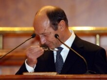 Romania - President Traian Basescu at the Romanian Parliament in Bucharest, 18Dec2006