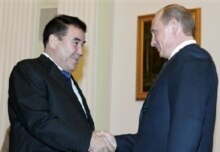 Russia/Turkmenistan -- President Vladimir Putin and President Saparmurat Niyazov, Moscow, 23 January 2006
