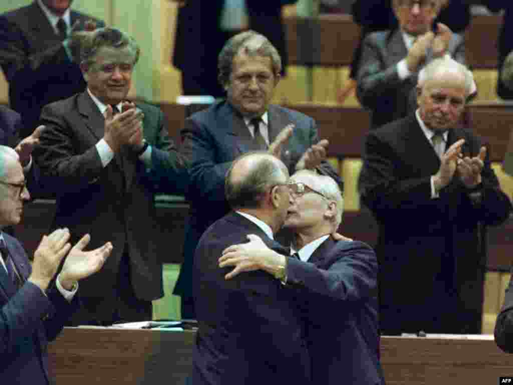 Михаил Горбачев и Эрих Хонеккер , 17 апреля 1986