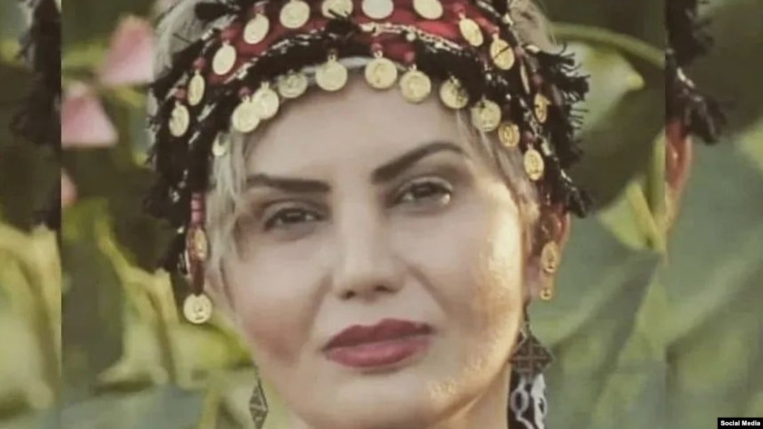 گفته می‌شود نسرین قادری با ضربات باتوم به سرش به کما رفته بود» در یکی از بیمارستان‌ تهران، در گذشته است. ایرنا این خبر را رد کرده است.