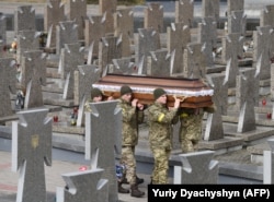 Похороны украинских военнослужащих, погибших во время вторжения России в Украину. Львов. 9 марта 2022 года