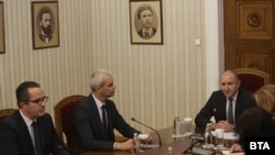  Заедно с Костадин Костадинов на срещата пристигна и депутатът Цончо Ганев 