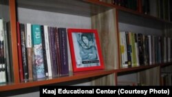کتابخانۀ که به یادبود از قربانیان مرکز آموزشی کاج در غرب شهر کابل گشایش یافته است.