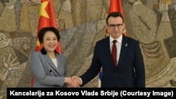 Ambasadorka Kine u Srbiji Čen Bo sa direktorom Kancelarije Vlade Srbije za Kosovo, 7. novembar 2022.