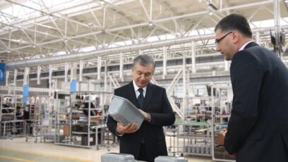 Dubious Deal? Uzbek Firm With Great Ties, No Experience
