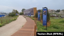 Российские пропагандистские плакаты на территории «Херсонеса Таврического», архивное фото