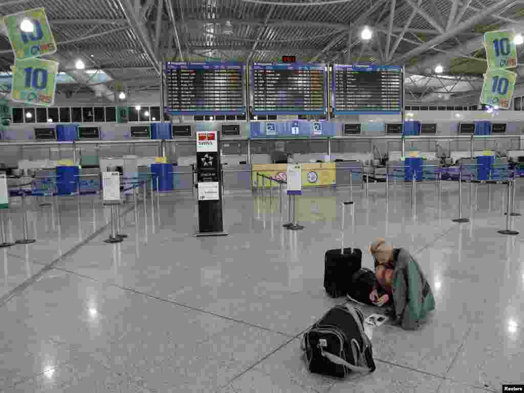 Aeroporti i Athinës, 28 qershor 2011.